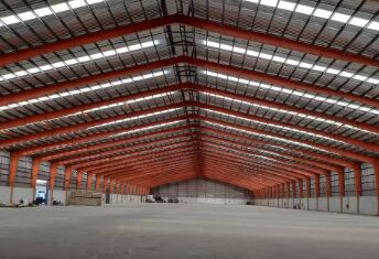 Prefabrykowane Modularne konstrukcje stalowe Warsztaty Budynki Przemysłowe zastosowania handlowe Wymiary niestandardowe Trwałe ramy Odporne na działanie pogodowe Zakłady produkcyjne Logistyka Składów rolniczych Szpa