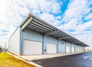 Prefabrykowana lekka rama portalowa Konstrukcja stalowa Budynek fabryki magazynowej Q345B Q355B Instalacja producenta Gotowa metalowa jednostka do przechowywania Wodoodporne rozwiązanie oszczędzające miejsce